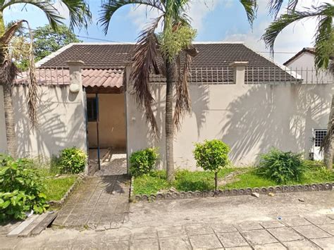 Villa basse 4 pièces grand jardin à cocody angre 8ème tranche Abidjan