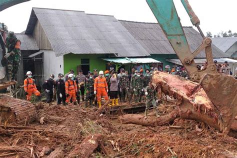 Hari Kelima Bencana Longsor Serasan Tim Evakuasi Terus Berupaya