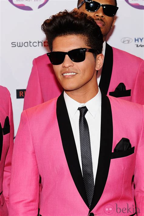 Bruno Mars En Los Mtv Ema 2011 Alfombra Roja De Los Mtv Ema 2011 Bekia