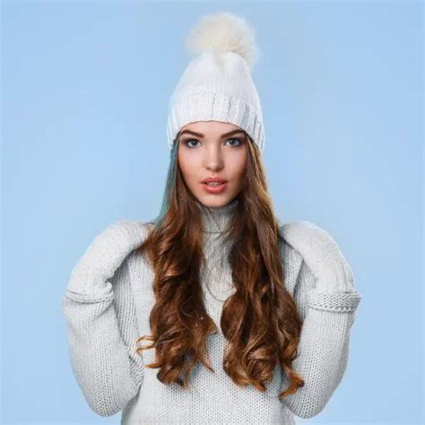 12 Cute Hairstyles With Beanies