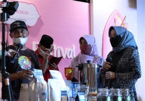 Lombok Food Festival 2021 Ketua TP PKK Lombok Barat Kenalkan UMKM Kopi