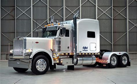 Pearl White Peterbilt Custom Peterbilt Trucks