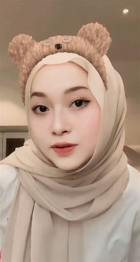 Pin By Ganaliverpool On Simpan Cepat Hijab Aesthetic Foto Cewek