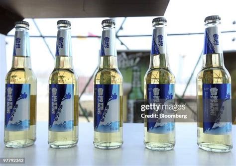 Bottles Of Snow Beer Are Displayed At The China Resources Snow Foto