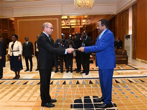 Paul Biya Re Oit Les Lettres De Cr Ance De Six Ambassadeurs Au Cameroun