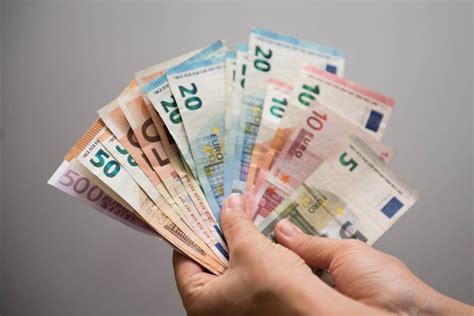 Anti Teuerungsbonus Wer jetzt zusätzlich 300 Euro ausgezahlt bekommt