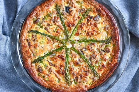 CRUSTLESS ASPARAGUS QUICHE WITH SPINACH MUSHROOMS AND SAUSAGE – Brekcel Recipe