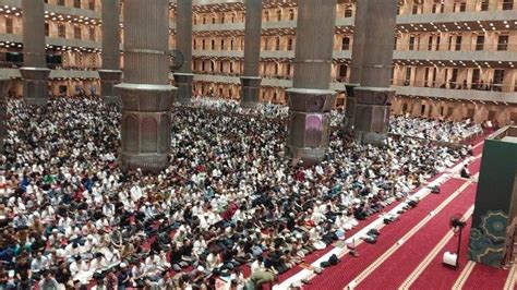 Salat Tarawih Hari Pertama Di Masjid Istiqlal Begini Kesan Kesan Warga