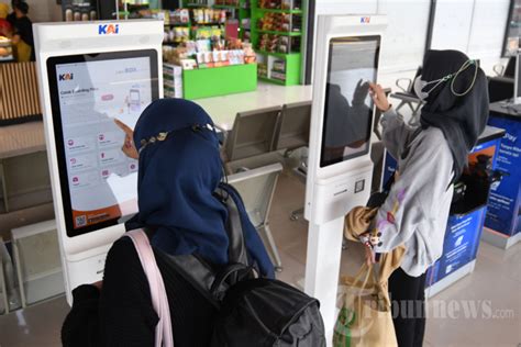 Tiket Kereta Lebaran Dari Stasiun Malang Terpesan Persen Foto