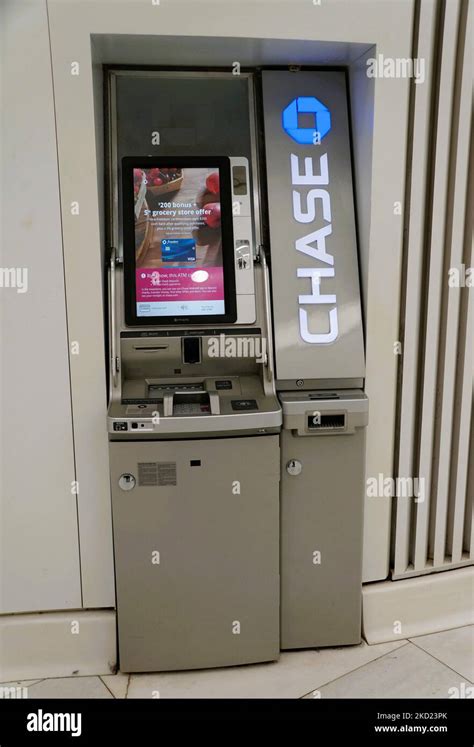 Chase atm machine hi-res stock photography and images - Alamy