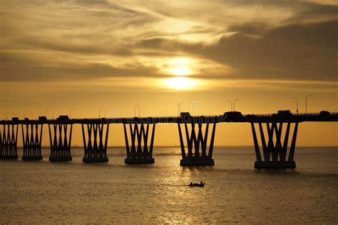 Puente Sobre El Lago De Maracaibo Stock Photo Image Of Mirror Lago