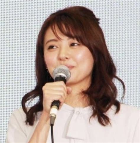 「くっつくと暖かい」フジ宮澤智アナが愛犬抱いた姿に「癒されます」「かわいいね」の声 スポーツ報知