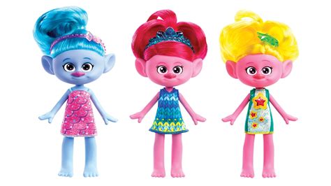 DREAMWORKS TROLLS BAND TOGETHER TRENDSETTIN’ FASHION DOLL ASSORTMENT ...