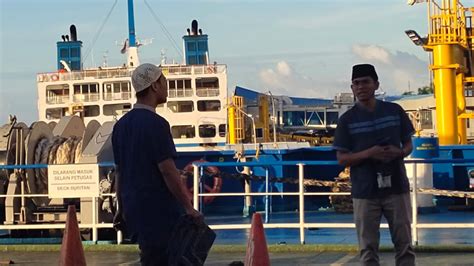 Foto Begini Suasana Salat Idul Fitri Di Atas Kapal Merak Bakauheni