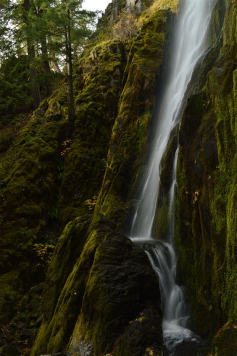 Moon Falls - Hike Oregon