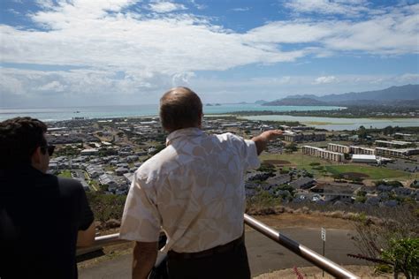 DVIDS - Images - Senator Schatz Visits Marine Corps Base Hawaii [Image ...