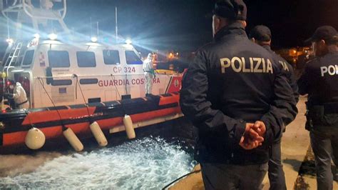 Lampedusa Schicksal von über 40 Migranten nach Bootsunglück ungeklärt