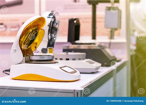 automatic infrared moisture analyzer device  weight loss checking