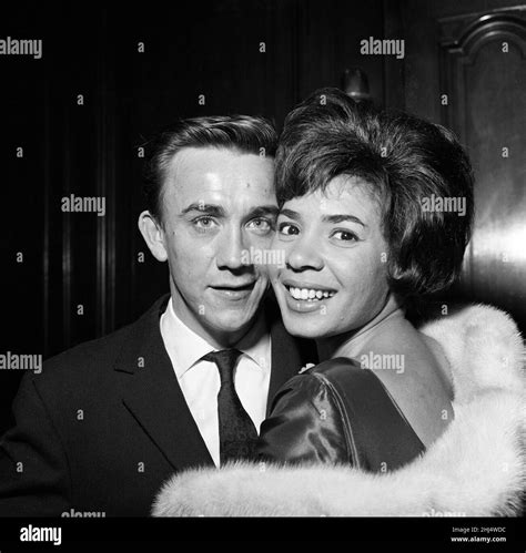 Singer Shirley Bassey with her fiance Kenneth Hume. 26th May 1961 Stock Photo - Alamy