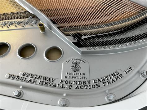 STEINWAY SONS M 170 BLANCO CHROME Restaurado Hinves Pianos