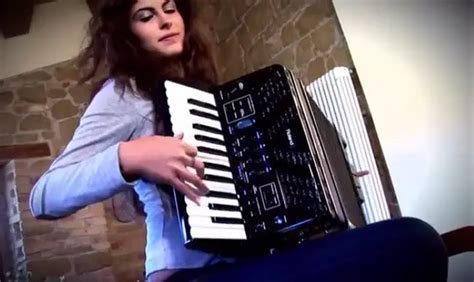 Roland FR-1x (Piano Style) V-Accordion Review - KeytarHQ: Music Gear ...