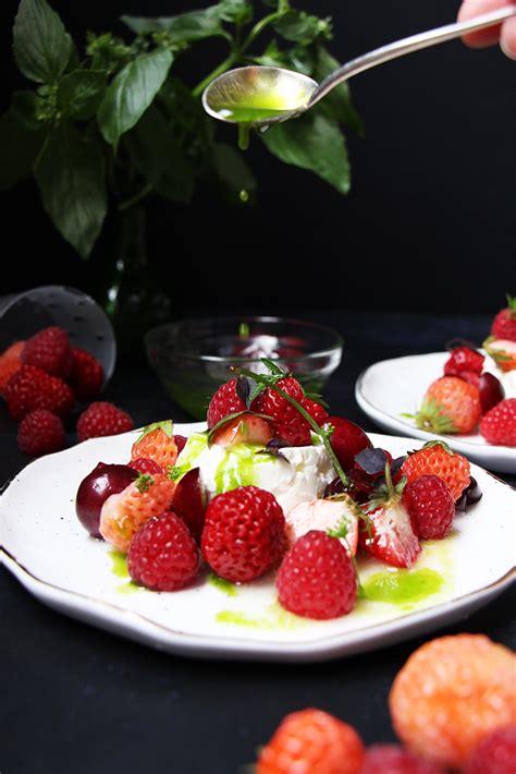 Faisselle Fruits Rouges Et Sirop De Basilic Devorezmoi