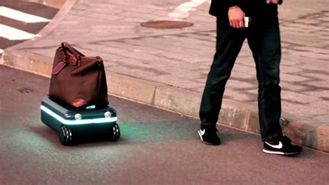 The Robot Suitcase Which Moves On Its Own Business Traveller Youtube