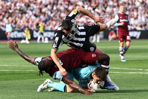 West Ham Leave It Late To Rescue Hard Fought Draw Against Newcastle