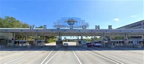 Parking at Universal Studios Orlando [2022 Fees & Easy Tips]