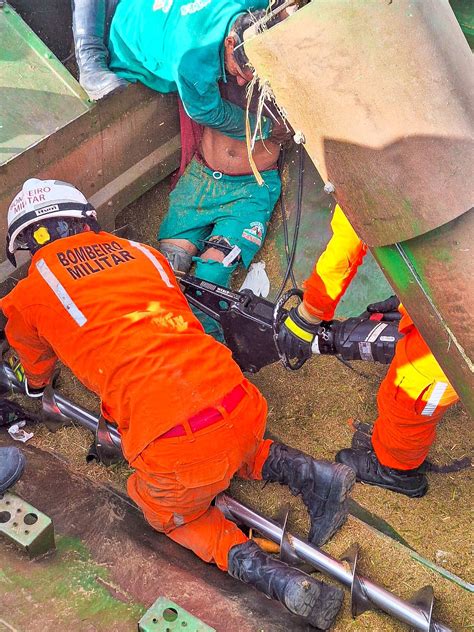 Trabalhador Fica Preso Em Eixo De Colheitadeira Em Fazenda Na Bahia