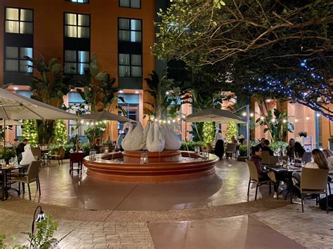 The Best Outdoor Dining At Disney World