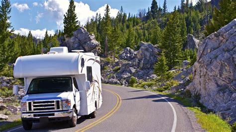 How to Plan an Epic RV Trip to Yellowstone - Mortons on the Move