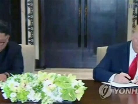 正恩氏とトランプ氏 歴史的な合意文書に署名＝非核化への第一歩に Wowkorea（ワウコリア）