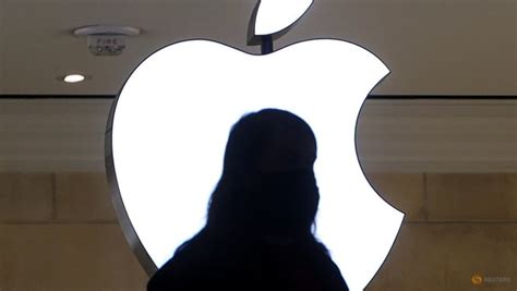 Apple Stock Hits Record On Cusp Of Us 3 Trillion Market Value Cna