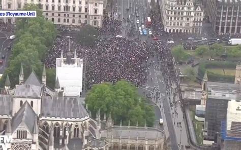 Protesto Antirracista Re Ne Milhares De Pessoas Nas Ruas De Londres