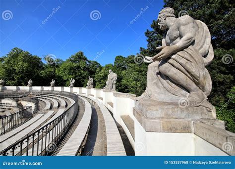 Anfiteatro No Parque Real De Lazienki Foto De Stock Imagem De Europa