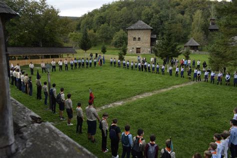 De la trei la peste o sută de cercetași în șapte ani Deschiderea