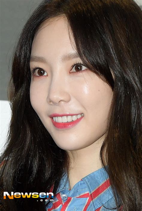 포토엔화보 ‘이 미모 칭찬해~ 소녀시대 태연 ‘모공조차 안보이는 무결점 피부미인 손에 잡히는 뉴스 눈에 보이는 뉴스 뉴스엔