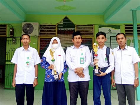 Siswa Dan Siswi MTsN 4 HSU Raih Juara 1 Dalam Lomba Pidato Bahasa