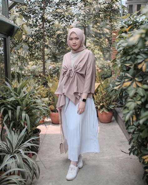 Referensi Outfit Kondangan Hijab Ala Selebgram Saritiw Anggun