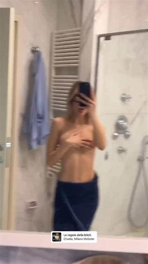 Chadia Rodriguez Selfie In Topless Solopornoitaliani