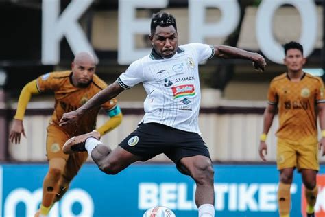 Foto Pss Sleman Jamu Persita Di Manahan Kulo Nuwun Solo