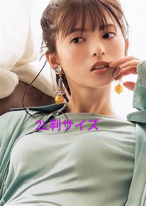 Amazon 早い者勝ち レア セクシー ショット 乃木坂46 齋藤飛鳥 生写真 2l判サイズ 綺麗な スタイル 首筋 可愛い お団子ヘア 大人びた 表情 アイドル・芸能人グッズ 通販