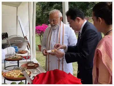 Japanese PM Fumio Kishida enjoys Pani Puri with PM Narendra Modi ...