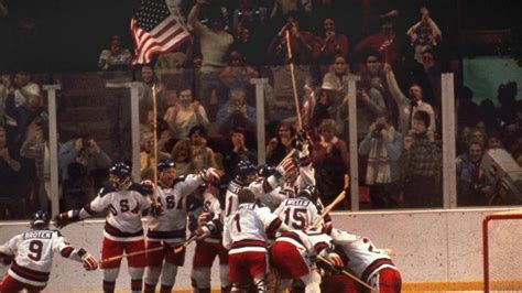 El equipo de hockey hielo de los Estados Unidos recuerda 35 años ...