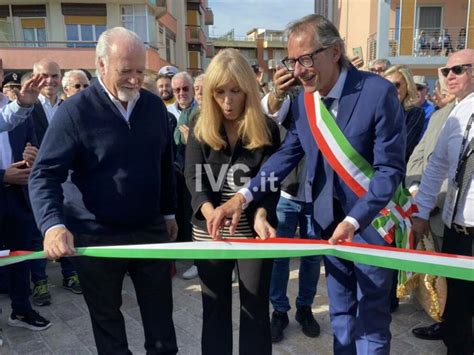 Albenga Taglio Del Nastro Per La Nuova Piazza Dedicata A De Andr