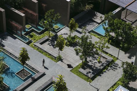 Gallery of Gardens and Squares: 10 Examples of Small-Scale Landscaping in Brazil - 2