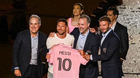 Resmi Diperkenalkan Lionel Messi Siap Bantu Inter Miami Lepas Dari