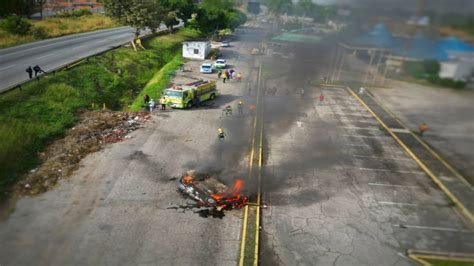 Murió Hombre En Incendio De Vehículo En La Autopista Regional Del Centro