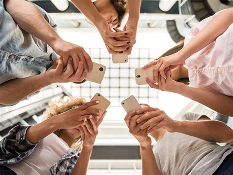 Survey: 41% of Millennials Use Facebook Every Day (Infographic)